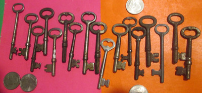 LOT OF 15 VINTAGE SKELETON KEYS  DOOR HOUSE ALL REAL NO FAKE MORE LISTED 15WC