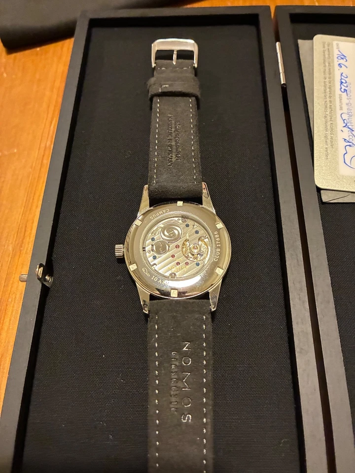 NOMOS Club Campus 38 Noche, Referencia 738 Foto 2 de 4