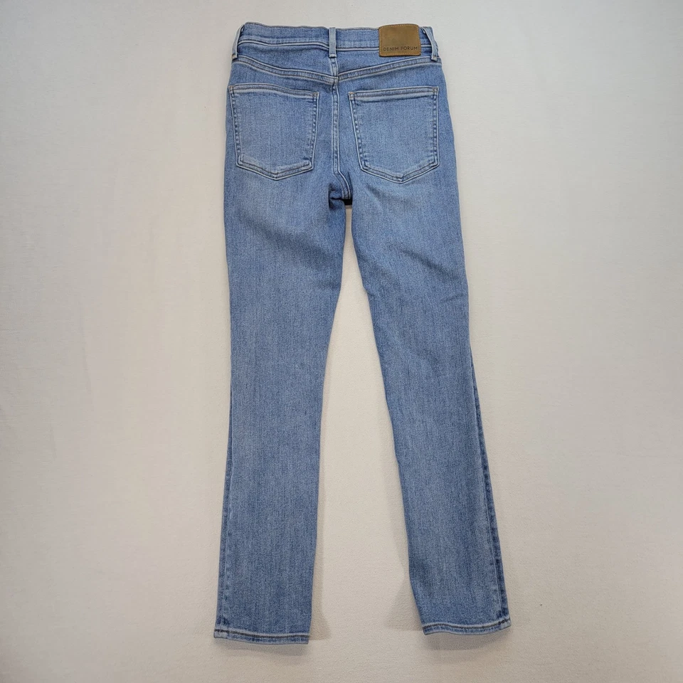 Jeans Denim Forum Aritzia para mujer 28 largos Lola tiro medio ajustados lavado claro denim Foto 3 de 4