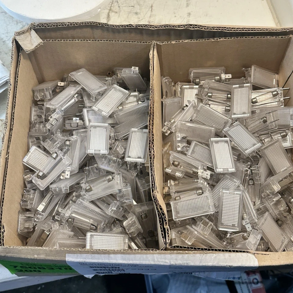 Nueva lámpara de cortesía genuina OEM GM Chevrolet puerta techo puerta con bombilla 12787007 Foto 4 de 4