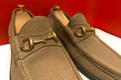 $889.00 !!GUCCI LUXURY MEN LIGHT BROWN SUEDE HORSE BIT  display picture 3