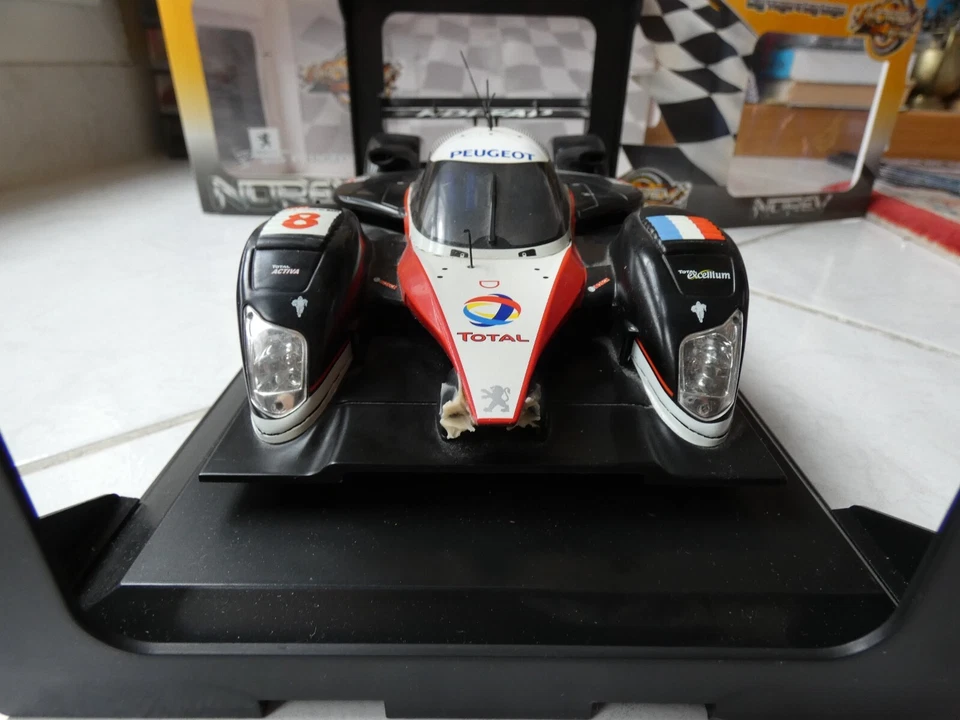 Peugeot 908 Bourdais Lamy Sarrazin #8 Le Mans 2007 24 Ore 1/18 Norev Difetto - Immagine 4 di 4