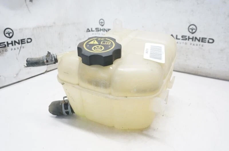 2013-2017 凯迪拉克 XTS 散热器冷却液水库瓶 22950436 原始设备制造商 — 第 3/4 张图片