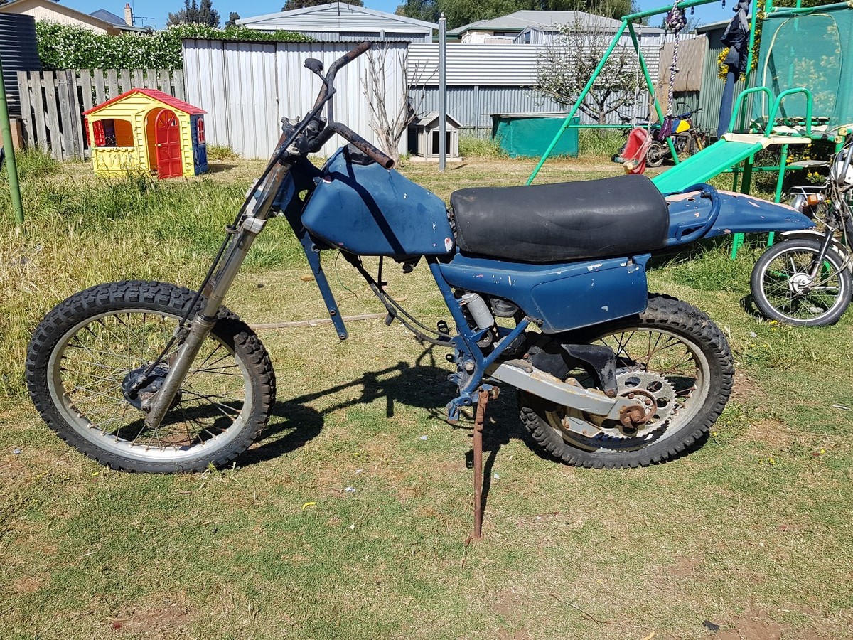 honda xr 200 wrecking all parts available this auction is for