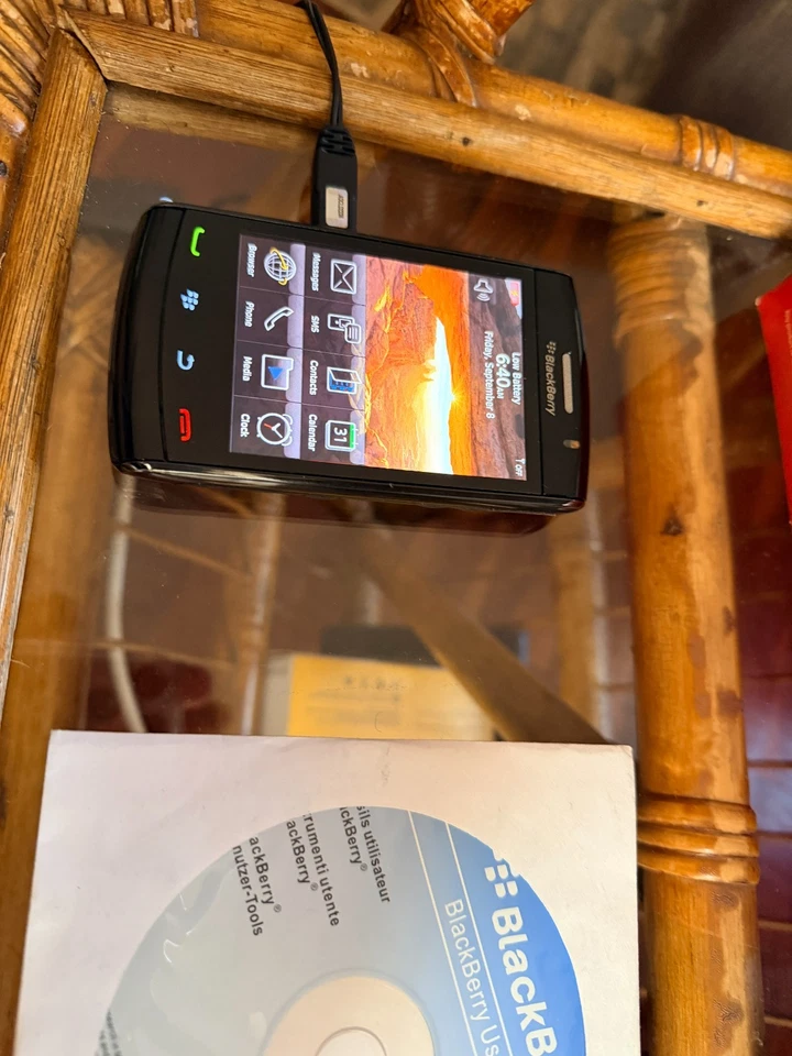 BlackBerry Storm - 1 GB - Black (Unlocked) - Image 3 of 4