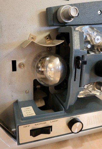 VTG • Bell & Howell • 357A AutoLoad Super 8 Projector, Case, Guide & Reel • Exc! - Picture 4 of 16