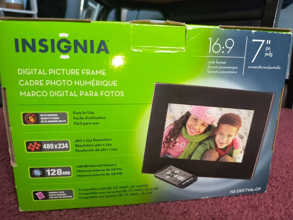 Insignia Digital Picture Frame Bundle  NS-DPF7WA-09 Tested working - Image 3 of 4