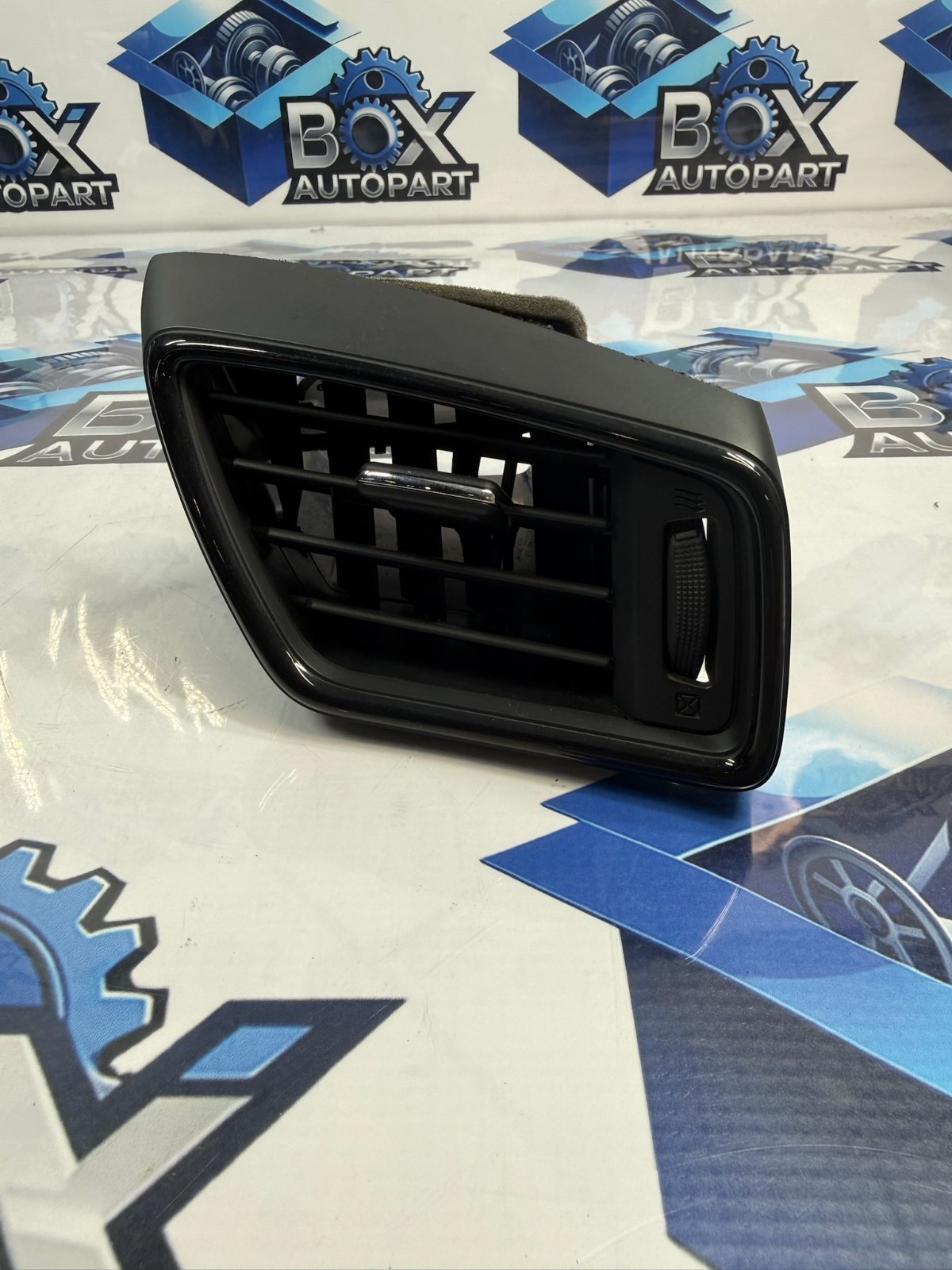 2017 Nissan Rogue Sport RH Dash Air Vent Trim 687604CE1A OEM