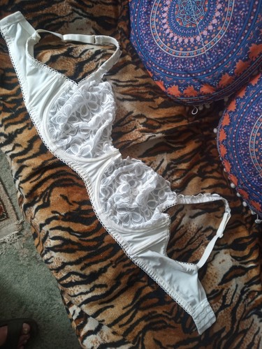 SCHÖNER BON MARCHE DAMEN WEISS SPITZE VOLLSCHALEN BH, GRÖSSE 40D, SEHR GUTER ZUSTAND - Bild 5 von 8