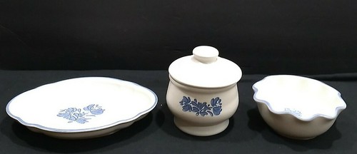 Lot 3 Pfaltzgraff Yorktowne blue flowers Sugar Bowl, flare bowl oval plate - 第 1/8 張圖片
