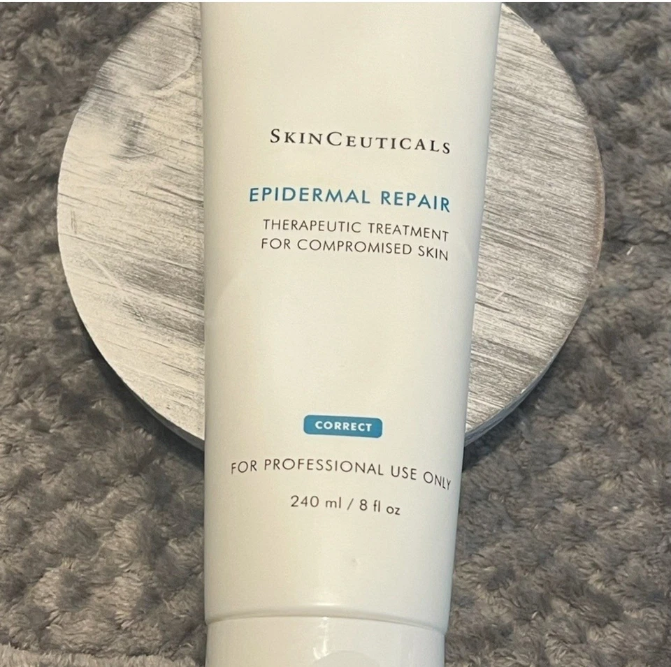 Tratamiento terapéutico reparador epidural SkinCeuticals para piel comprometida 8 oz Foto 2 de 3