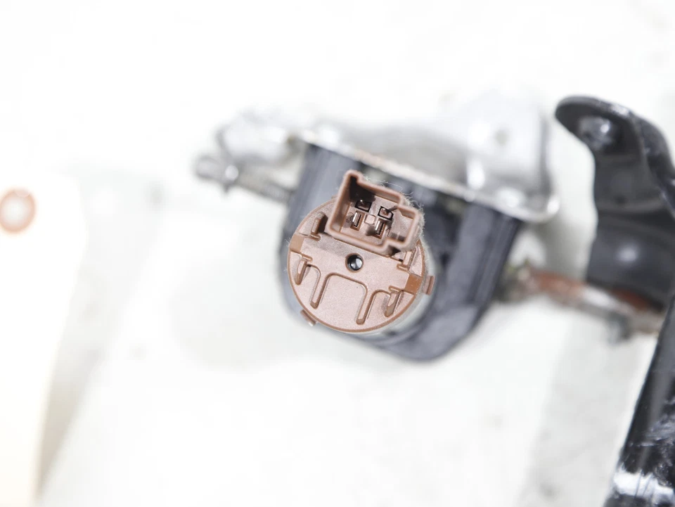 BMW 535I XDRIVE 2011-2016 - Motor asiento delantero izquierdo inclinable OEM 101K Foto 4 de 4