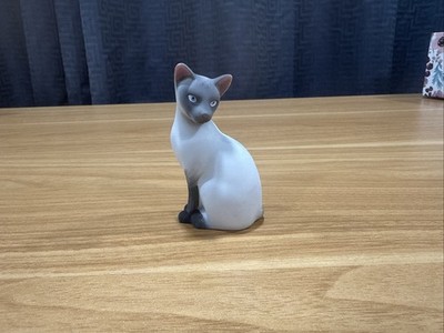 Avon 1984 Vintage Porcelain Siamese Cat Figurine 3  Blue Eyes Vintage Statue #18