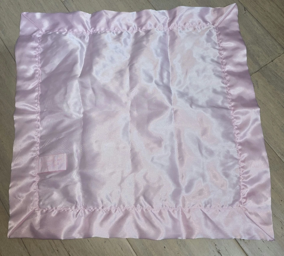 Cobertor de segurança Bearington Baby Collection rosa ponto vison adorável acabamento acetinado 15" - Imagem 3 de 4