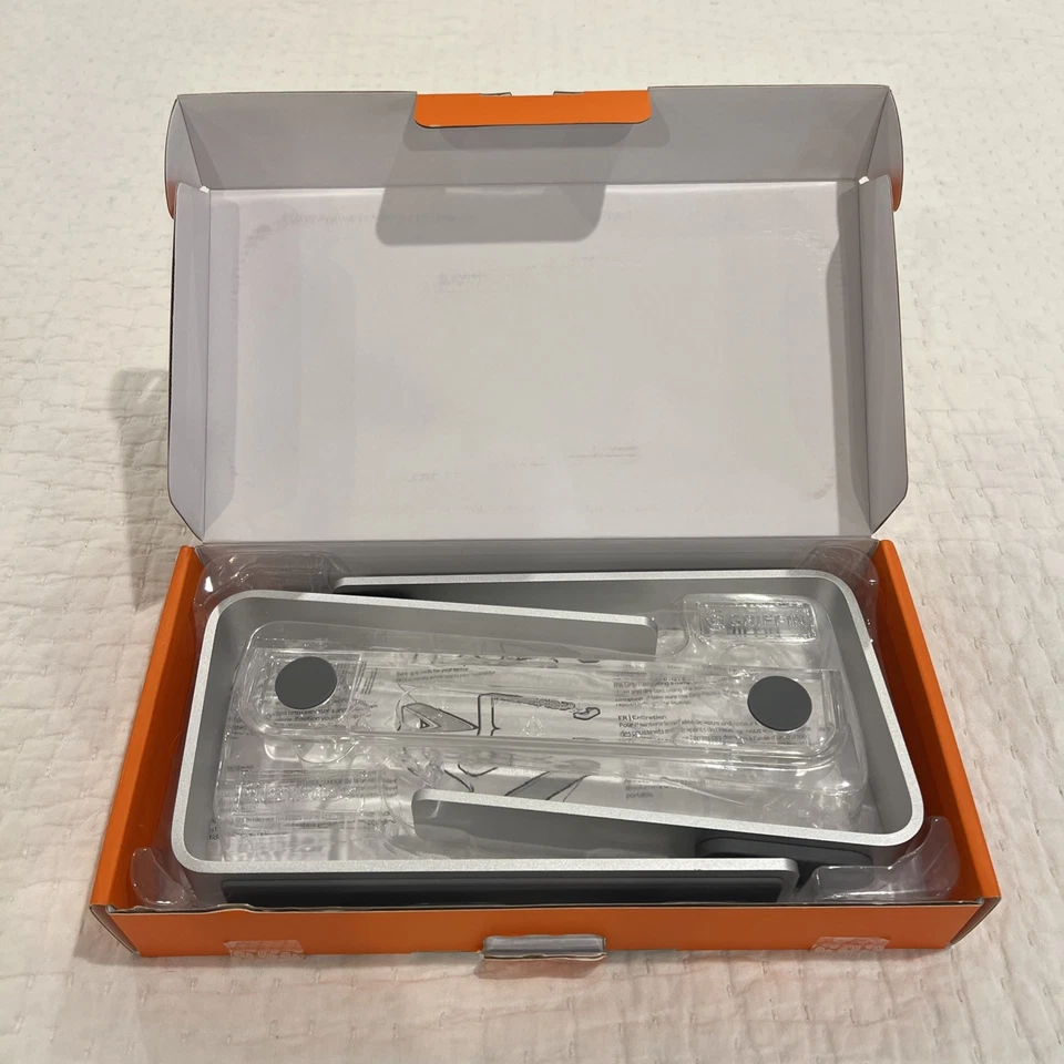 Soporte de escritorio Griffin Elevator para computadoras portátiles PC Macbook elevador plateado nuevo caja abierta Foto 3 de 4