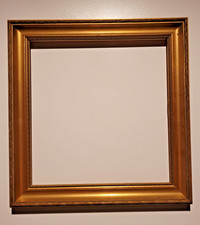 CADRE BOIS MOULURÉ DORÉ FEUILLE DE LAURIER 34 cm x 35 cm FEUILLURE 28 cm x 29 cm