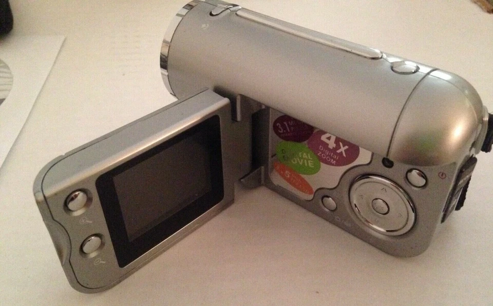 Global New Beginnings DV-136ZB 1.5" 3.1 MP Digital Video Camera with 4X Zoom - Image 2 of 4