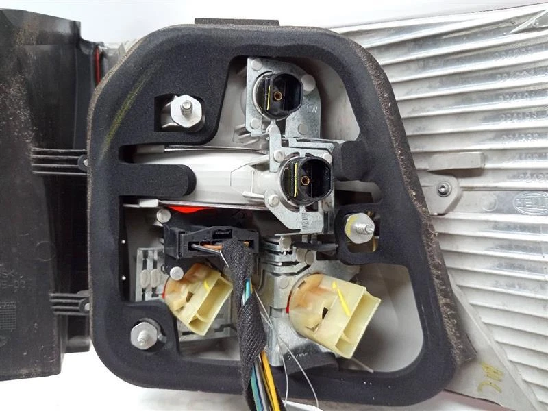 Used Left Tail Light Assembly fits: 2008 Bmw X6 quarter panel mounted Left Grade Foto 4 de 4