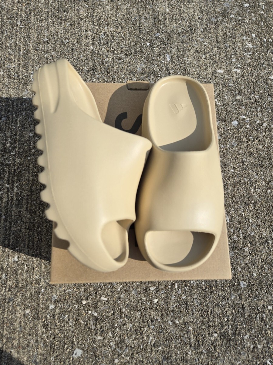 靴 YEEZY SLIDE Amazon.com | adidas Mens Yeezy Slide ID4133 Azure - Size 13