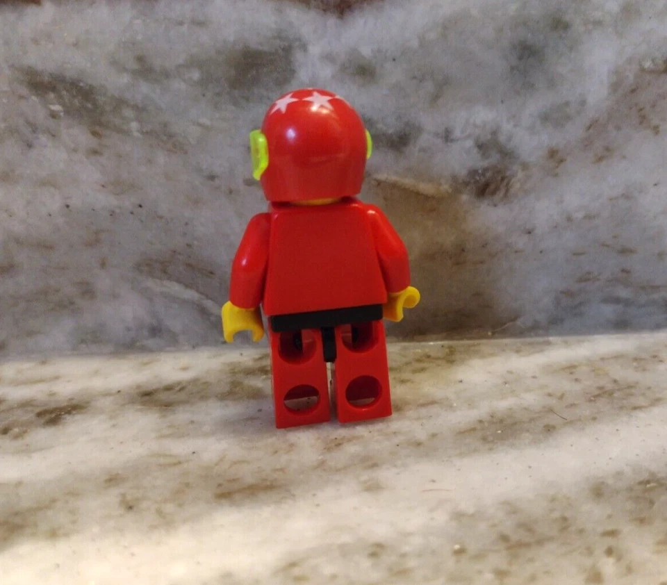 Raro LEGO Town Minifigura Chaqueta 2 Estrellas Rojo (Genuino) De Colección jstr003 G6 Foto 4 de 4