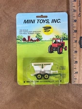 Mini Toys Inc. 1/64 Dry Fertilizer Spreader Stock #653 Green/White NIP