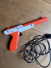 Nintendo NES Wired Controller Pads x2 + Zapper Light Gun Grey/Black/Red