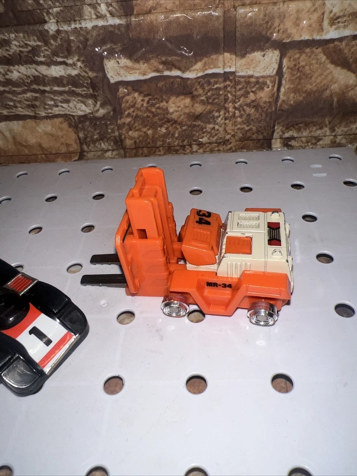 GoBots CRASHER Porsche Tonka Original Vintage 1983 /Nice Paint & Spoons Forklift - Image 3 of 4