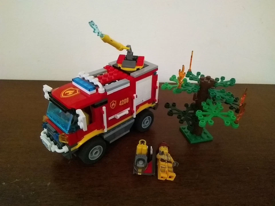 LEGO City 4208 4x4 Fire Truck, foto 1 di 5