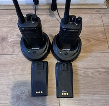 2x Motorola DP1400 Funkgeräte mit Ladegeräten 2 Ersatzakkus.