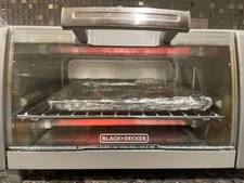 BLACK+DECKER 4-Slice Stainless Steel Toaster Oven (Silver) TO1700SG