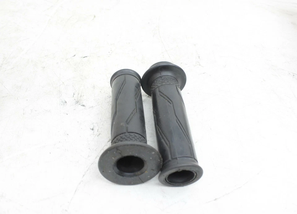 09-14 YAMAHA YZF R1 HANDLE BAR GRIPS - Image 2 of 4