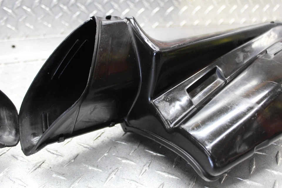 2007 SUZUKI GSXR750 RIGHT LEFT AIR INTAKE DUCTS 94430-01H00 - Image 3 of 4