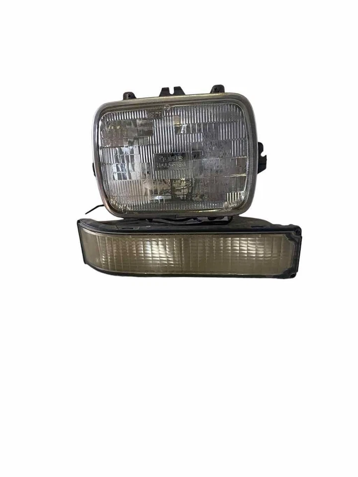 97 98 99 00 01 02 Chevy Pickup 3500 Faro Faro Conjunto Pasajero Derecho Foto 3 de 4