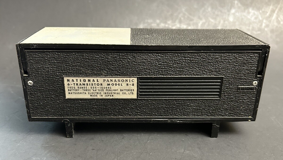 ナショナルパナソニック製のラジオ National Panasonic R-8 National Panasonic 6 Transistor Radio Model R8 Made in Japan