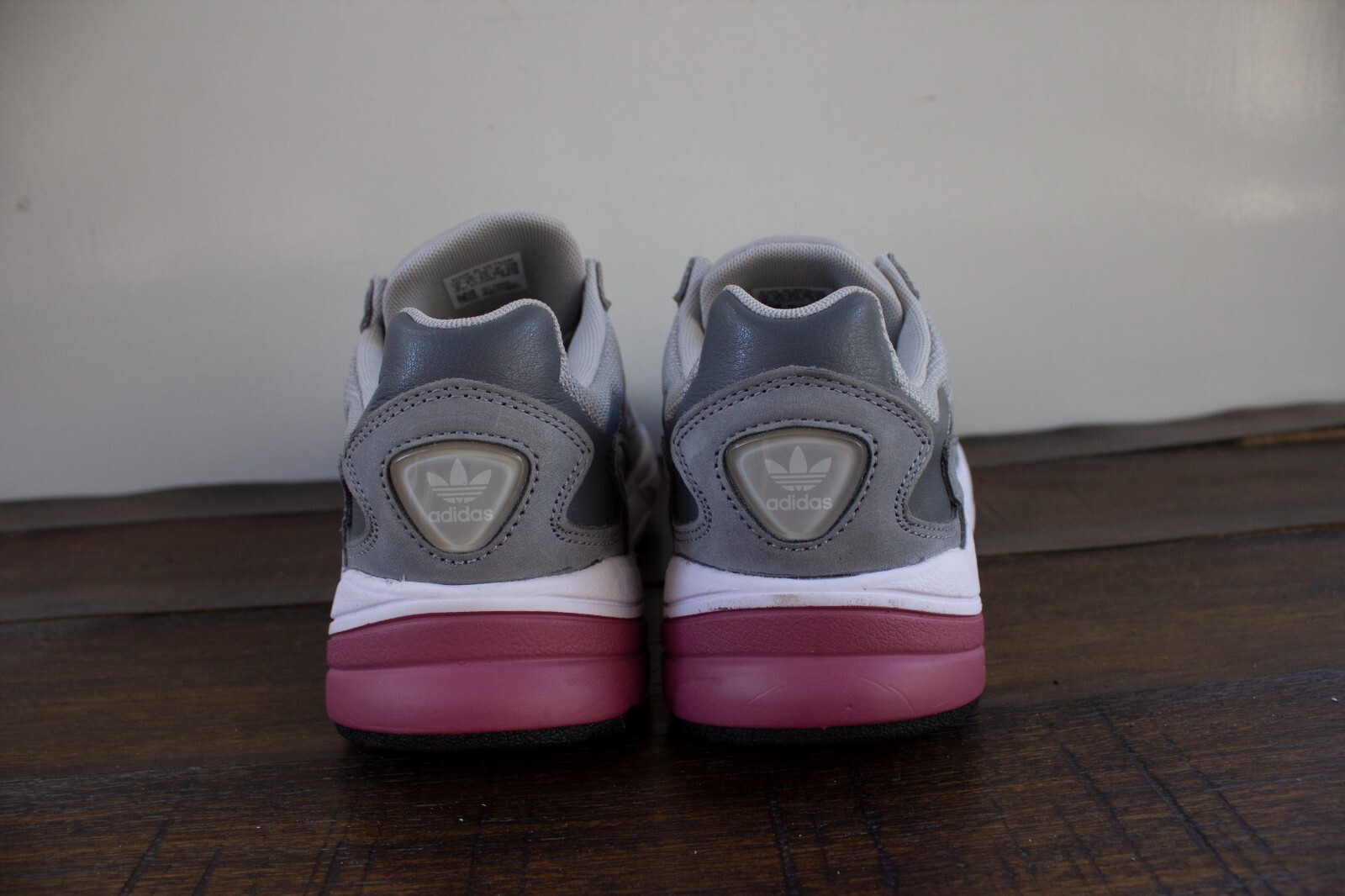 adidas falcon d96698