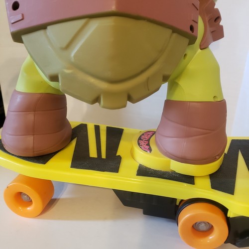 Teenage Mutant Ninja Turtle Michael On Skateboard No Remote Pre-owned TMNT - Picture 10 of 10