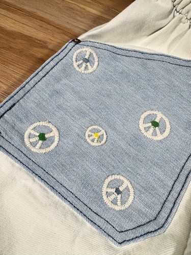 Dr. Collectors Hollywood Teddy Forever White Peace Sign Patch Pocket Jeans XS - Picture 3 of 18