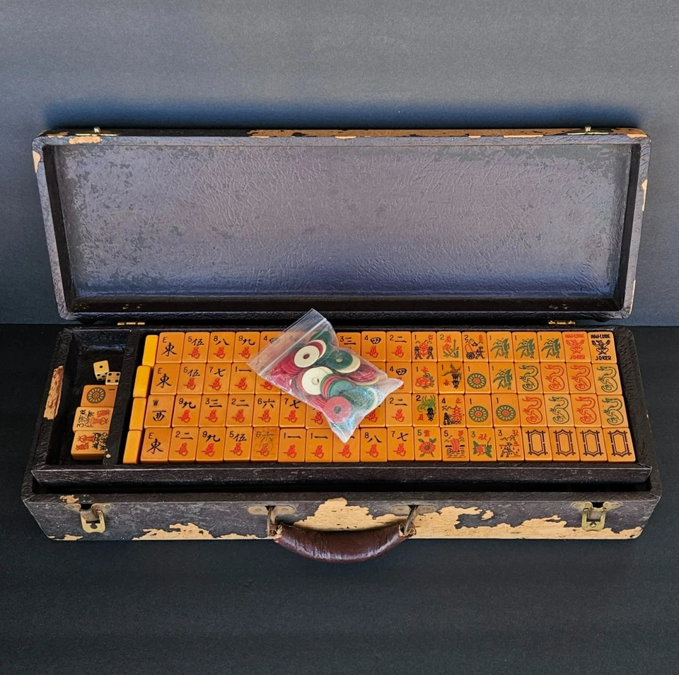 Vintage 1930s Catalin Butterscotch Bakelite Mahjong Set - Image 2 of 4
