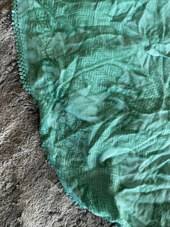 Sakkas 150366 - Top Bordado Manga Gorra Calce Relajado Verde Tinte Floral OS Foto 4 de 4