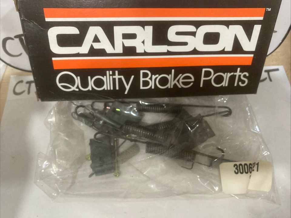 Kit de herrajes de freno de tambor Carlson H7297 para 97-03 Ford Mercury Escort Tracer Foto 2 de 3