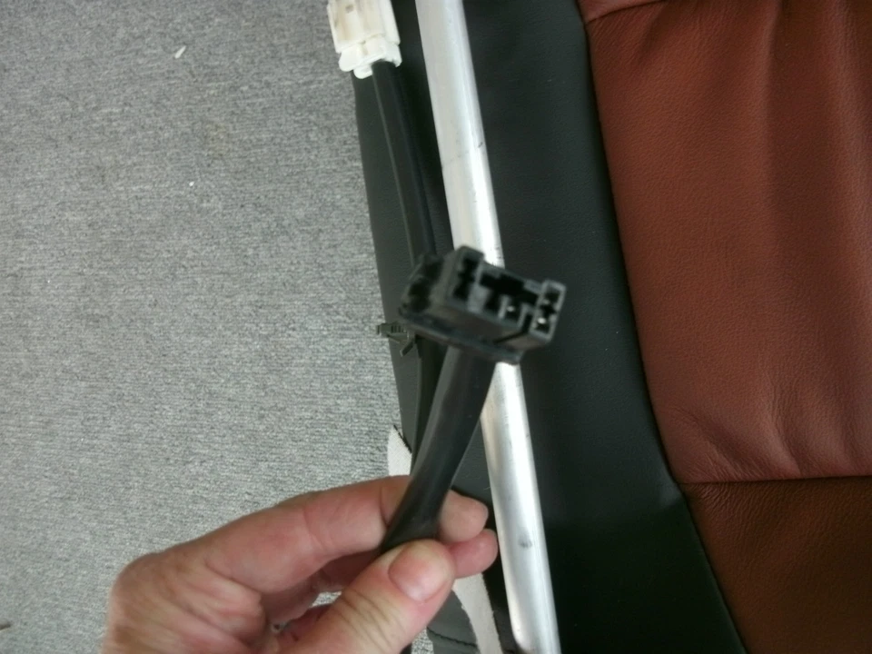 Кожаная подушка в сборе для правого переднего сиденья с подогревом 2006 Infiniti Q45 от оригинального производителя - Изображение 2 из 4