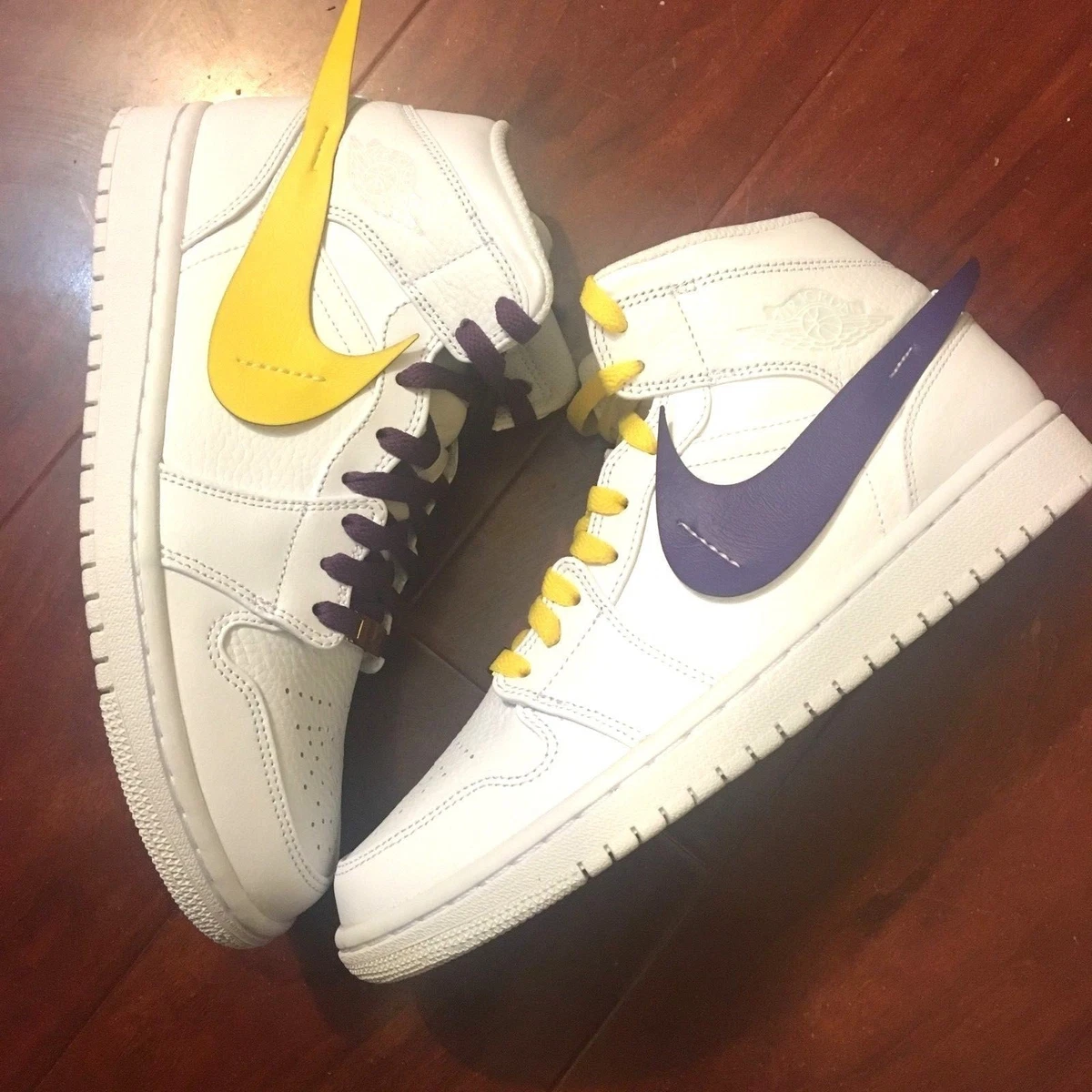 responsabilidad aire Fértil NEW AIR JORDAN 1 ONE MID CUSTOM LAKERS WHITE SNEAKERS SHOE 554724-109 MEN  SIZE 8 | eBay