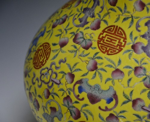 Imperial Chinese Qing Tongzhi MK Fencai Longevity Chestnut Form Porcelain Vase - Picture 8 of 12