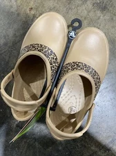 crocs Women's Mercy Work Leopard Graphic Clog Size 4 US