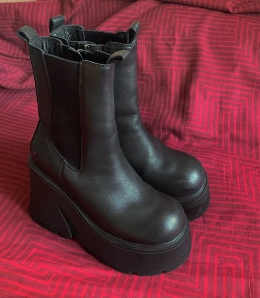 Women Windsor Smith Chelsea Boots Black Leather