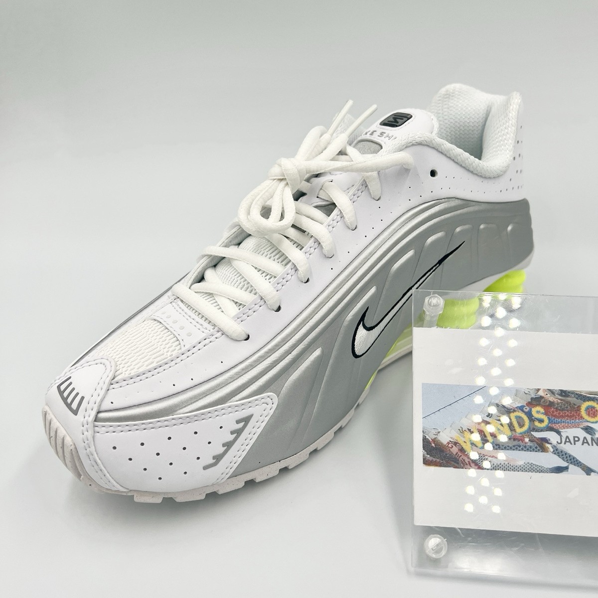Nike Shox R4 WHITE/WHITE-METALLIC SILVER-VOLT AR3565-102 Women's