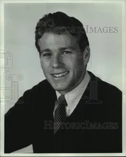 1968 Press Photo Ryan O'Neal as presenter on Your All American College Show.