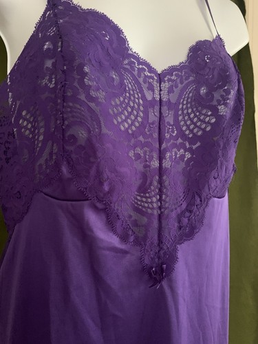 Vintage Purple Nylon & Lace Full Slip Dress Back Slit Gracie Bishop Sz 32 - Picture 3 of 13