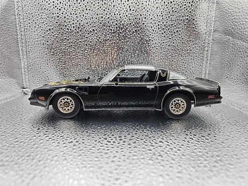 TM & C Universal Smokey And The Bandit Firebird Trans Am 1:24 Scale T-Tops - Picture 7 of 16