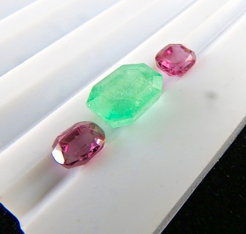 Certified Natural Red Spinel Colombian Emerald 6.30 Ct 3 Stone Ring Design - Picture 6 of 8
